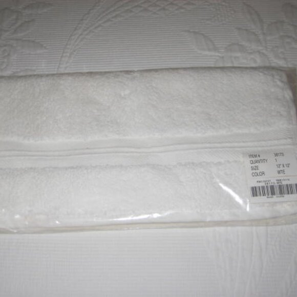 NWT Sundance Catalog White Cotton Washcloth Bath Original Package Made in Turkey - Picture 1 of 6